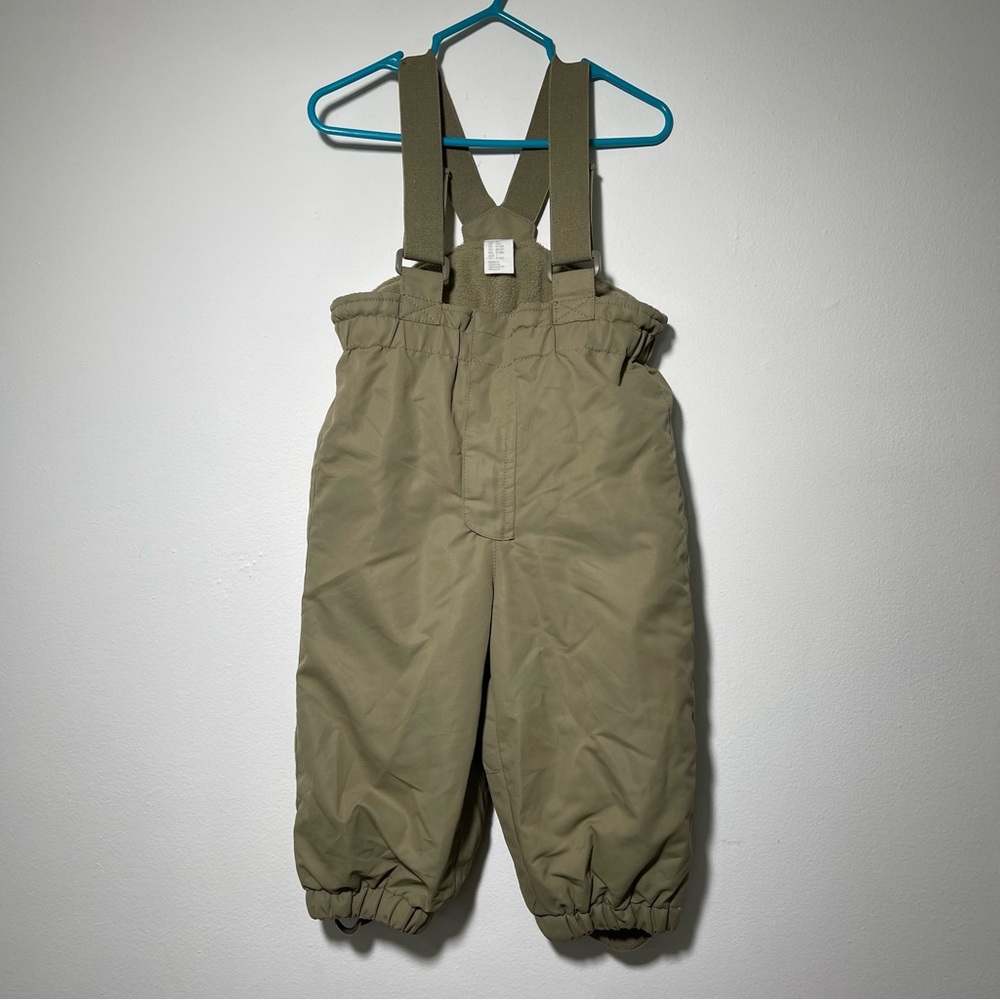 H&M
SNOW PANTS WITH SUSPENDER

Quantity 1
Color: Olive green
Size: 12M (9-12M)